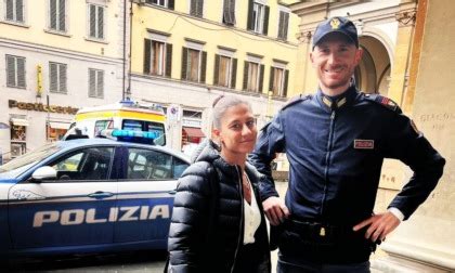 Agente Della Polizia Di Stato Libero Dal Servizio Ferma Un Rapinatore