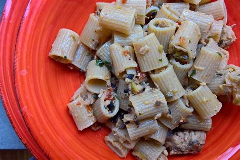 Pasta Integrale Con Tonno Pomodori Secchi Olive Ed Erbette Fidelity