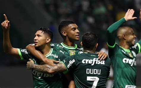 Palmeiras bate o Coritiba retoma a segunda posição e diminui a