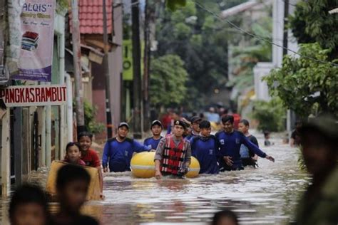 Banjir Di Cipinang Melayu Diperparah Jebolnya Bronjong Kali Sunter