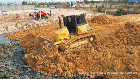 Activities Showing Skill Driver Komatsu DR51Px Bulldozer And 5 Ton