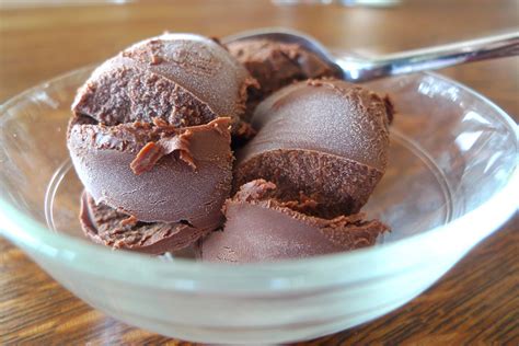 siriously delicious: Rich Chocolate Ice Cream