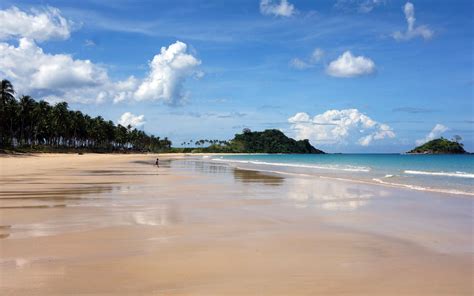 Nacpan Beach / Palawan / Philippines // World Beach Guide