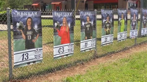 Moody High School seniors get roadside tribute | CBS 42