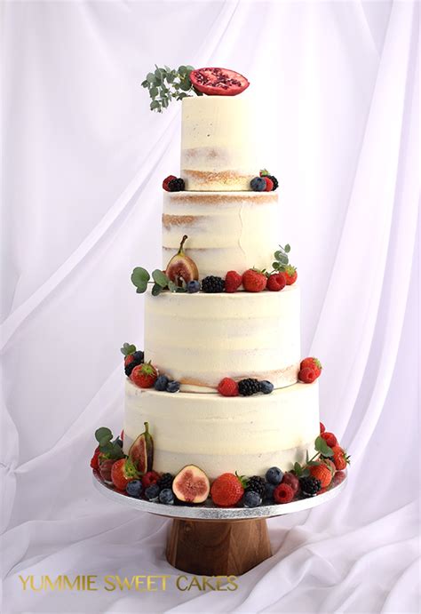 Een Naked Wedding Cake Met Fruit Yummie Sweet Cakes