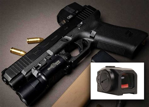 C H Precision DUTY An Enclosed Red Dot Optic