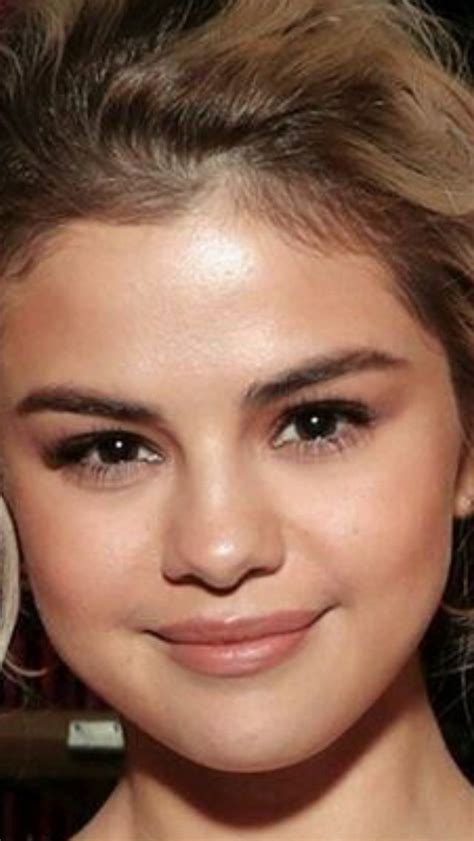 Ayanna Gonzales adlı kullanıcının Selena Gomez panosundaki Pin