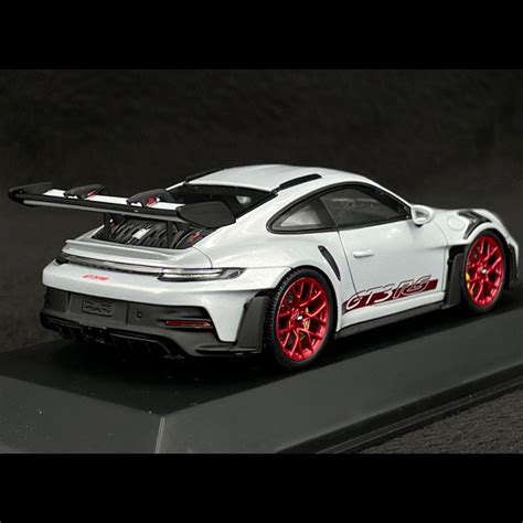 Porsche 911 GT3 RS Type 992 2023 Eisgrau Pyrorot Streifen 1 43 Spark