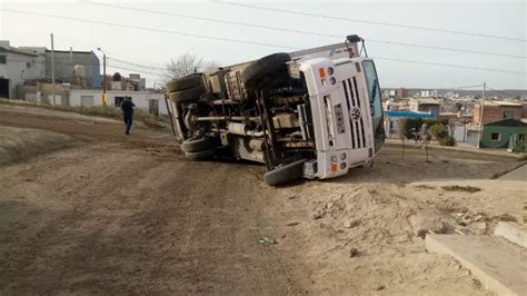 Choque Y Vuelco De Camiones En La Zona Norte De Madryn