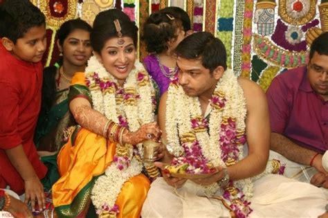 Tamil Actors Unseen Photoshoot Stills Vijay Tv Anchor Dd Marriage Photos