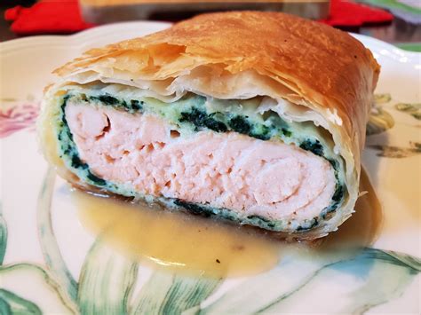 Mouthwatering Side Dishes To Serve With Salmon Wellington