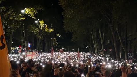 Des Milliers De Personnes Se Sont Rassembl Es Sur La Place De La