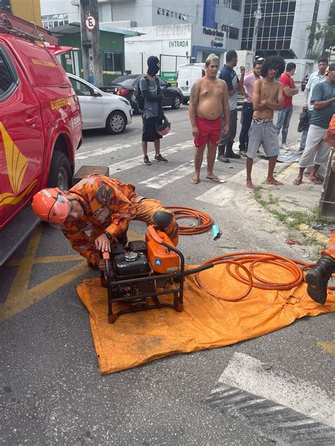 Corpo de Bombeiros atua em acidente de trânsito no Centro de Fortaleza