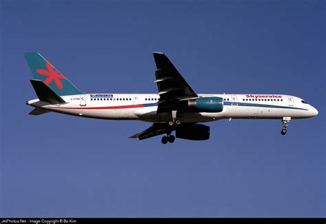 C FTDV Boeing 757 28A Skyservice Airlines Bo Kim JetPhotos