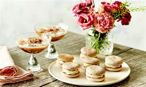 Tiramisu Makroner A La Macarons Opskrift Dr Oetker