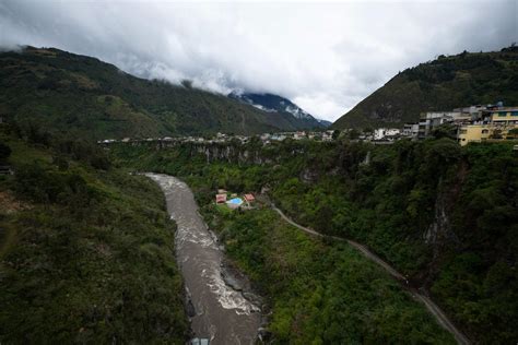 Bungee Jumping in Baños de Agua Santa - Book at Civitatis.com