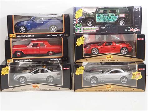 Lot 59 - A mixed group of MAISTO 1:18 scale diecast