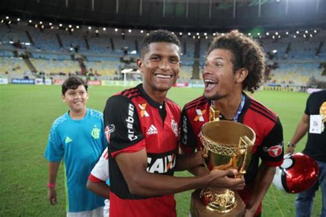 Entre Amor E Dio M Rcio Ara Jo Completa Jogos Pelo Flamengo