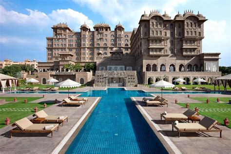 10 Resorts Near Jaipur
