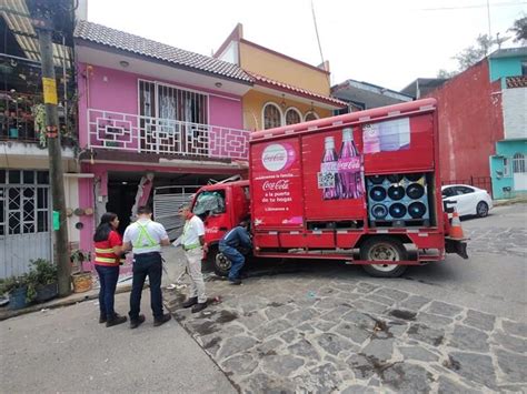 Se Queda Sin Frenos Cami N De Coca Cola Se Impacta Contra Una Casa