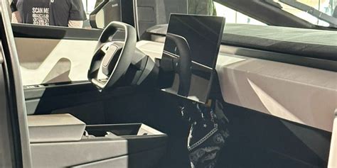 Tesla To Release Improved Yoke Steering Wheel With New Materials In