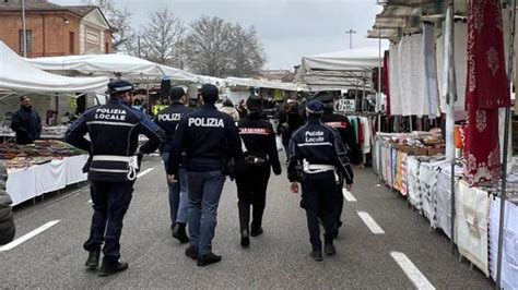 Controlli interforze al mercato del lunedì una denuncia per porto