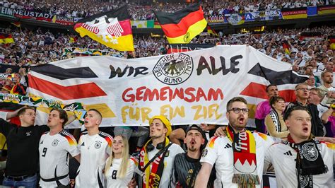 Em 2024 Von Pyrotechnik Bis Nationalhymne Was Die Deutschen Fans