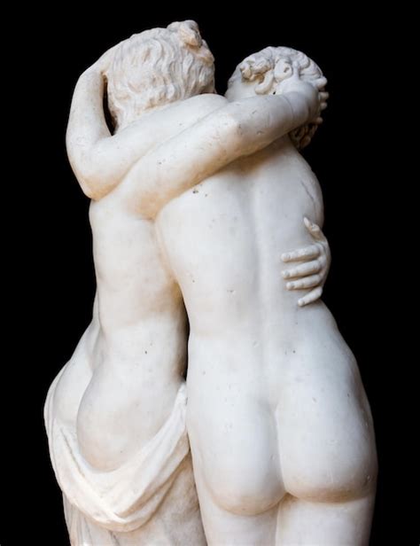 Premium Photo Togetherness Emotion Statue Of Two People Embracing