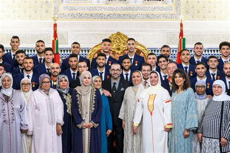 Le Roi Mohammed Vi A Reçu Les Mamans Des Footballeurs De Léquipe Du Maroc