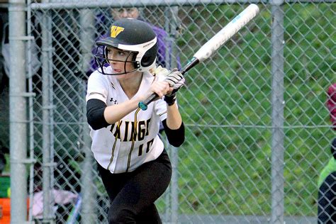 Inglemoor Holds Off Skyline In Kingco 4a Battle Prep Softball