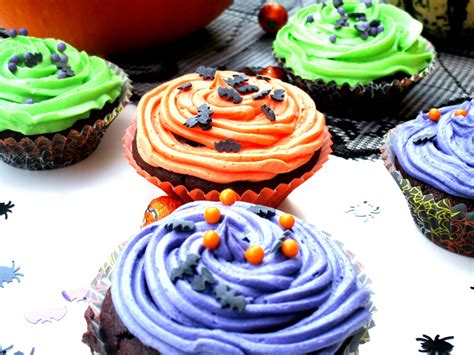 Haysparkle Easy Halloween Cupcakes With A Blood Filled Centre