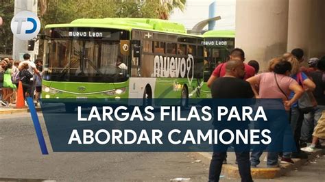 Usuarios Sufren Por Largas Filas Para Abordar Un Cami N Urbano En Nl