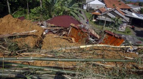 Longsor Di Desa Gunung Geulis Bogor Timpa Bangunan Vila