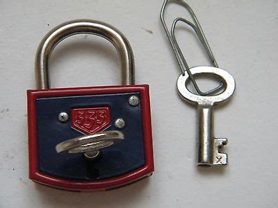 ANCIEN PETIT CADENAS DE MARQUE ABUS MODELE 333 PEINT ROUGE ET BLEU AVEC