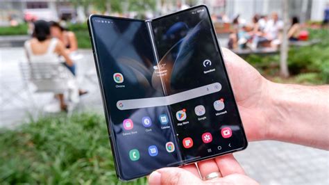 Galaxy Z Fold 5 vẫn còn nếp nhăn màn hình Samsung lỡ hẹn với bản lề