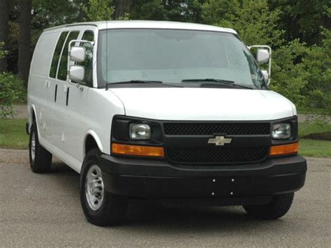 Buy Used 2004 Chevy Express 3500 15 Passenger Van No Reserve 89106 Miles In Wayzata