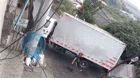 Video Cami N Pierde El Control Y Choca Contra Casas En Altos De Menga