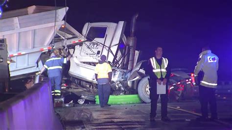 Newhall Crash Big Rig Jackknifes Across Center Divider On 14 Freeway In Newhall Abc7 Los Angeles