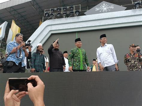 Ketua Umum PBNU KH Yahya Cholil Staquf Bersama Tokoh Tokoh NU Cek