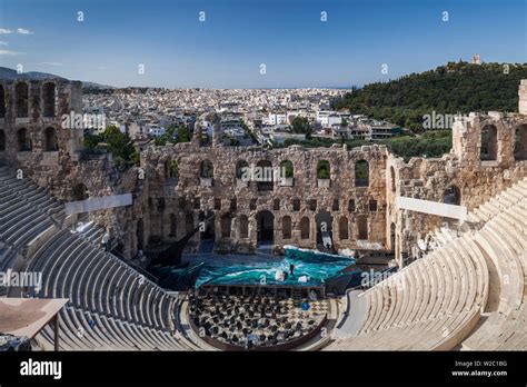 Vista elevada del odeon de herodes atticus theatre fotografías e