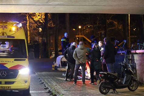 Schietpartij Bij Station Purmerend Twee Gewonden Dader Op De Vlucht