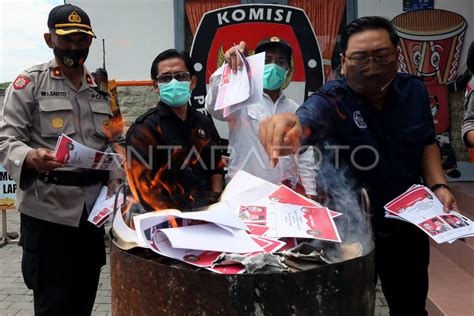 PEMUSNAHAN SURAT SUARA RUSAK PILKADA KOTA BLITAR ANTARA Foto