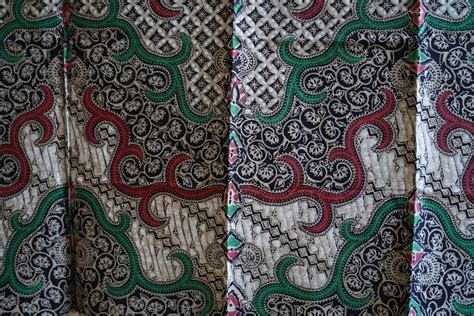 Batik Coton De Solo Java Fleuri Chamois Noir Tissubatik