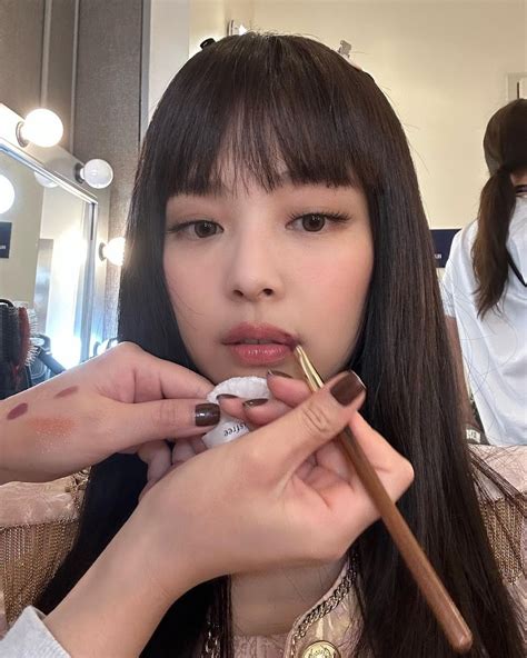 BLACKPINK's Jennie Shocks Netizens With Fake Bangs - And Looks Insanely ...