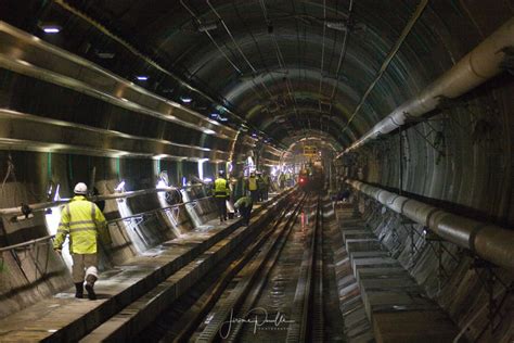 Dans Le Tunnel Sous La Manche