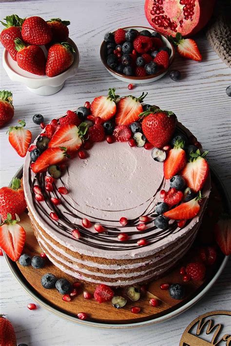 Naked Cake Mit Frischen Beeren Und Biskuitb Den Artofit