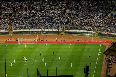 Uefa Otvorila Disciplinski Postupak Zbog Jedne Petarde I Ka Njenja