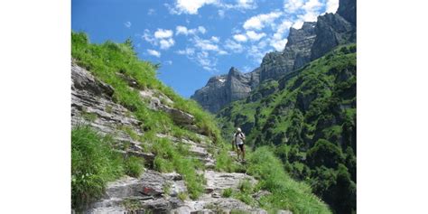 HAUTE SAVOIE Sixt Fer à Cheval en randonnée une adolescente chute