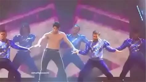 Siddharth Malhotra Shirtless Dance On Stage Xxx Mobile Porno Videos And Movies Iporntvnet