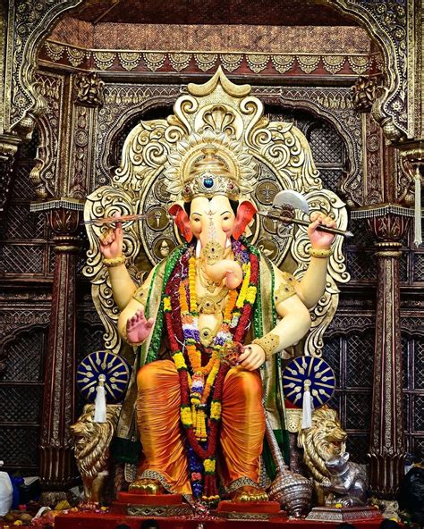 Lalbaugcha Raja 2023 राजकीय नेत्यांसह कलाकार मंडळी लालबागच्या राजाच्या चरणी पाहा दर्शनाचे खास फोटो